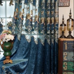 Mönstrad Chenillegardin Med Urholkning, Broderad Blomma