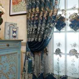 Mönstrad Chenillegardin Med Urholkning, Broderad Blomma