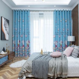 Vackra Mörkläggningsgardiner Med Tygdraperier Med Katttryck