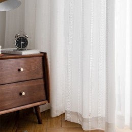 Vita Genomskinliga Gardiner...