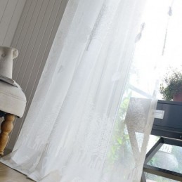 Nordiska Halvtransparenta Gardiner Med Trädmönster