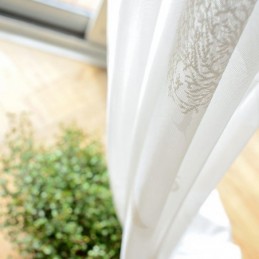 Nordiska Halvtransparenta Gardiner Med Trädmönster