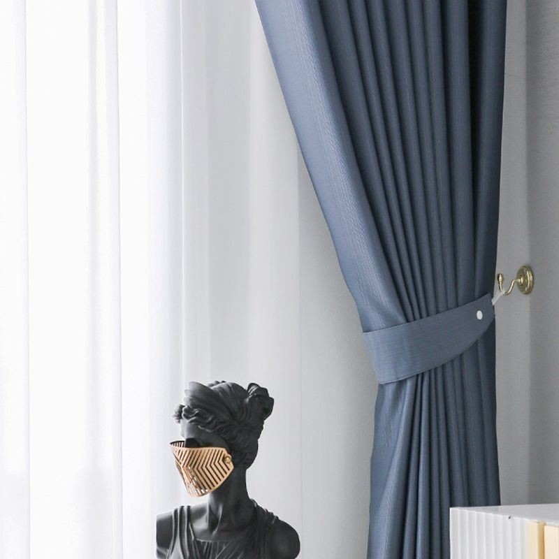 Nya Lyxiga Mörkläggningsgardiner I Siden Och Bomull I Enfärgat Sovrum