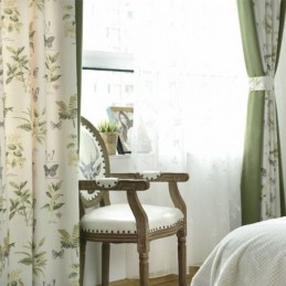 Gardiner I Bomullslinne Med Blommönster Och Sömmar För Vardagsrum