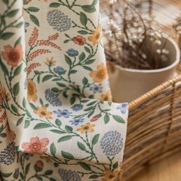 Linnegardiner I Amerikansk Stil Med Litet Blommönster