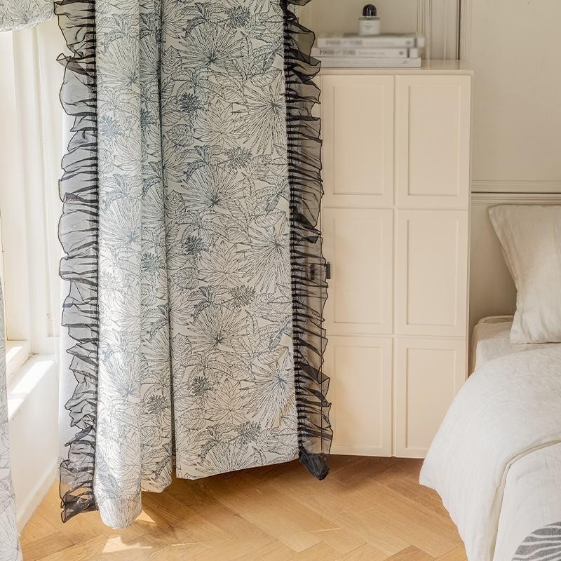 Gardiner I Bomull Och Linne Med Amerikanskt Växttryck