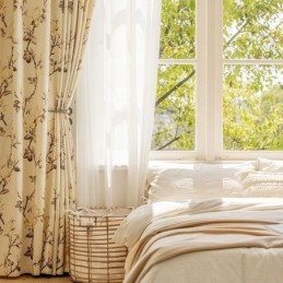 Gardiner Med Amerikanskt Blommönster Och Mörkläggningsgardiner