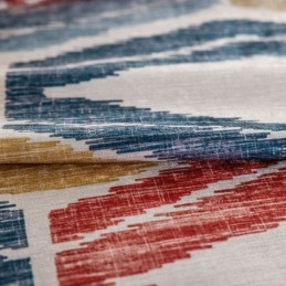 Mönstrad Chenillegardin Med Rombtryck I Nordisk Stil