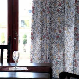 Växtmönstergardin...