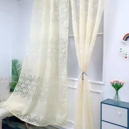 Gardiner I Europeisk Stil Som Mörklägger Vardagsrummet Och Sovrummet