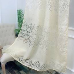 Gardiner I Europeisk Stil Som Mörklägger Vardagsrummet Och Sovrummet