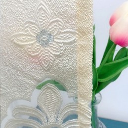 Gardiner I Europeisk Stil Som Mörklägger Vardagsrummet Och Sovrummet